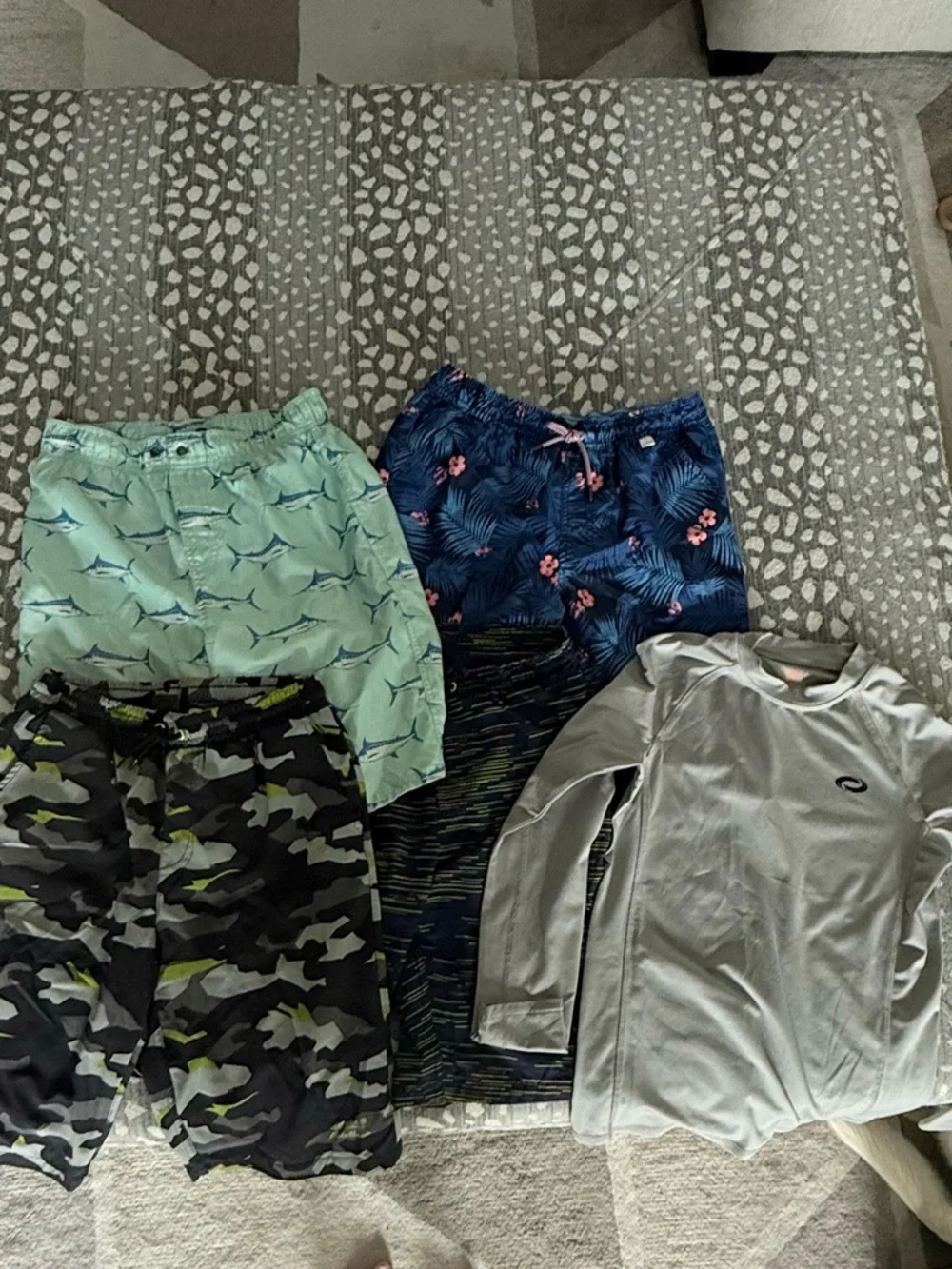 K120- (5) swim trunks Eddie Bauer Kids Swim Set - (1) Gray Rash Guard